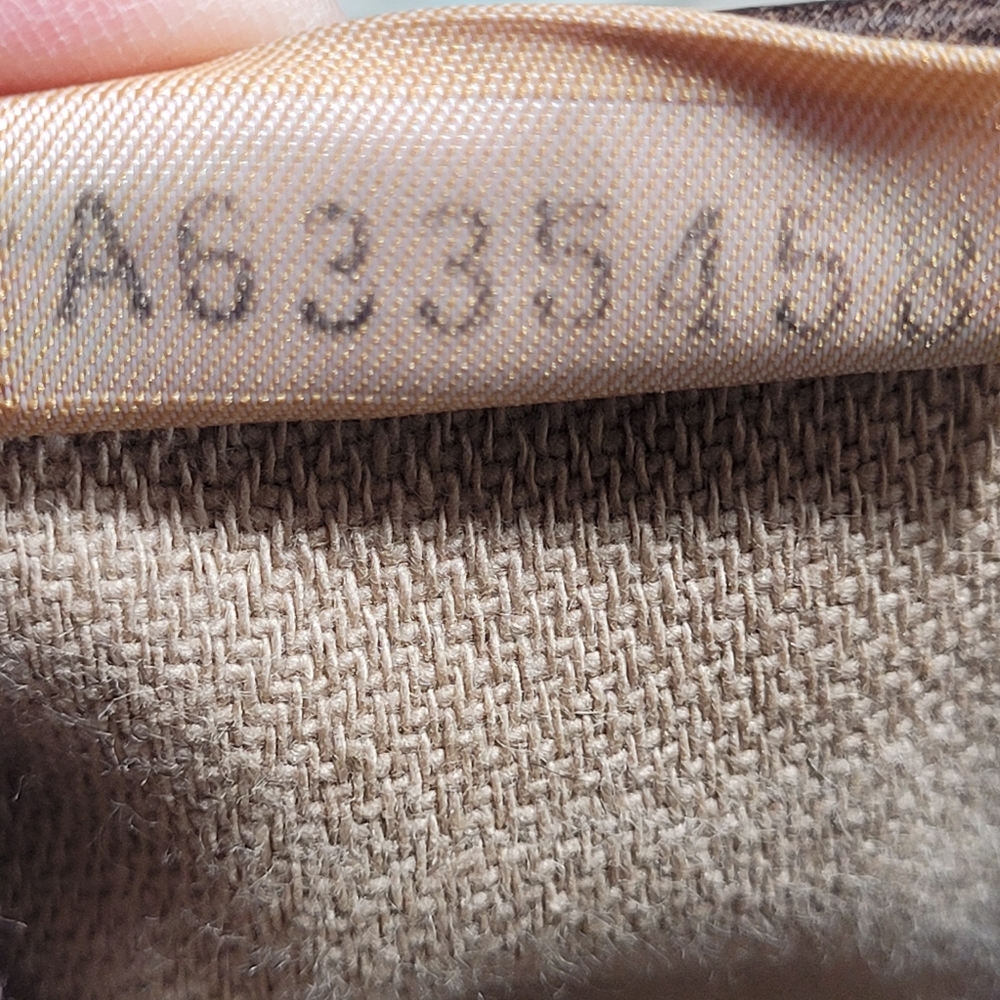 Dooney & Bourke  Flap Crossbody Purse. - Picture 10 of 16